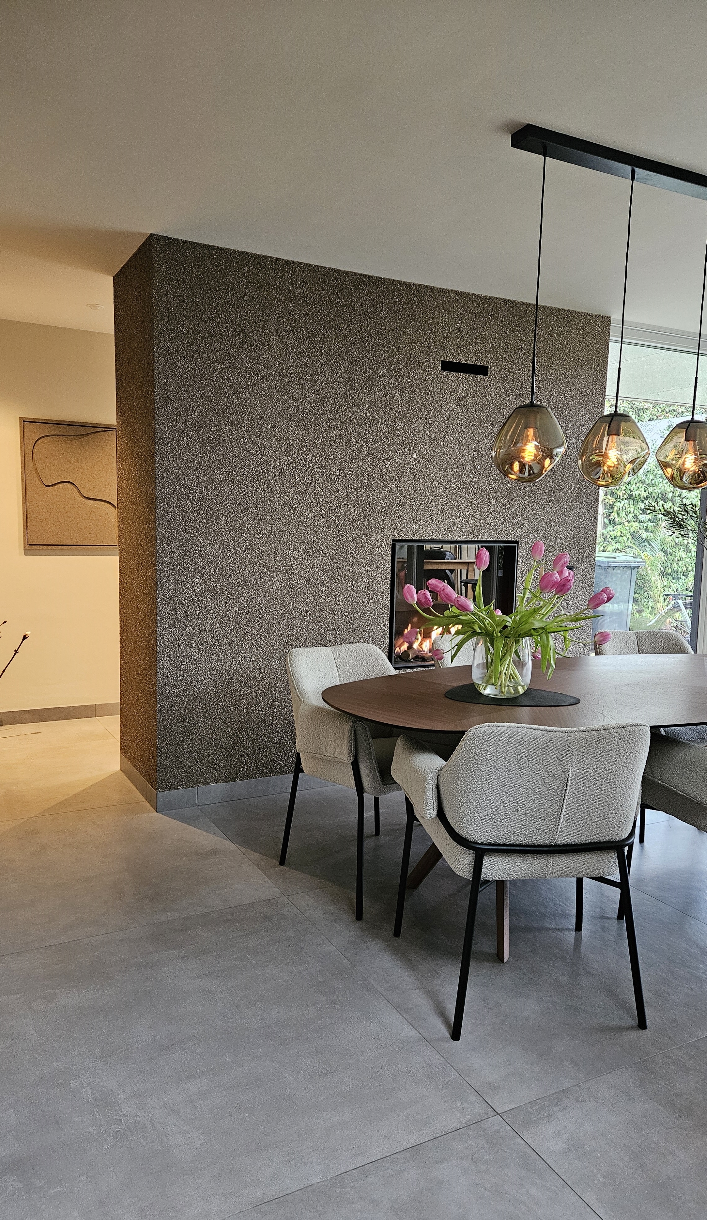Interieur met uitgesproken behang 